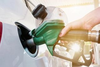 Ceny pohonných hmot v Česku nejsou ani zdaleka nejvyšší. Jinde ve světě se tankuje i za 65 korun!