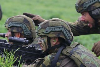 Čtyři miliardy za tři roky. Tolik stála před časem výuka na Univerzitě obrany. Počet absolventů-vojáků ale klesl o půlku