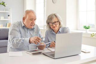 Valorizace důchodů 2026 překoná 600 Kč: Předběžná kalkulačka