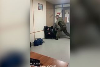 Člen ruské vojenské policie brutálně zbil zraněné vojáky. Drsné video uniklo na internet - Novinky