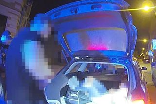 V autě už nebylo místo, mladá řidička proto příbuzného uložila do kufru - Novinky