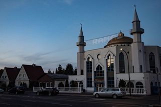 Když kostelní zvony, tak i muezzin. Německý Göttingen souhlasí se svoláváním k muslimským modlitbám - Novinky