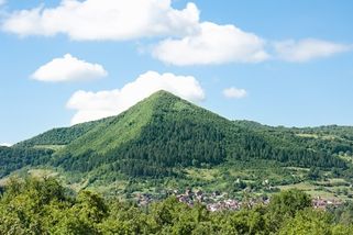 ŽENA-IN - Pyramidy v Bosně jsou tajemné a údajně vysílají energie, které jsou prospěšné pro lidskou mysl i tělo, věří místní