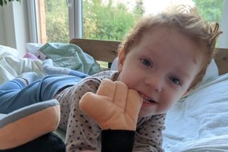 Neuvěřitelně se změnil. Rodiče Martínka popsali, co všechno tři měsíce po léčbě dokáže - Novinky