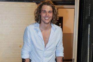 Nohu mu přejela ještěrka a skončil s nechodící sádrou: Finalista Muže roku podobný Bradu Pittovi zrušil i svatbu - Super.cz