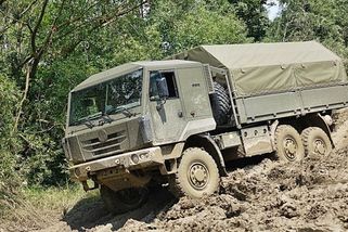 Tatrovky pro českou armádu: nový prostředník si vezme až miliardu korun - Seznam Zprávy