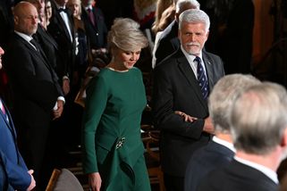 Eva Pavlová jako ozdoba státních vyznamenání. Její šaty měly hluboký význam – eXtra.cz