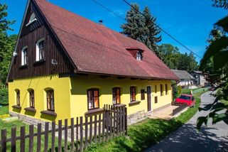 Krásná chalupa, že? Do tří let budou chaty a venkovské domy bezcenné a neprodejné, varuje odborník