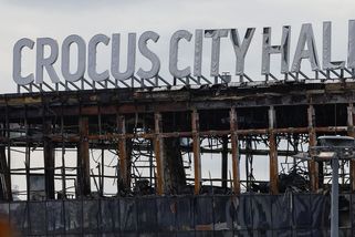 Pachatelům masakru u Moskvy přišly peníze z Ukrajiny, tvrdí Rusové. K útoku se znovu přihlásil IS - Novinky