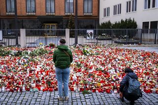 Budova filozofické fakulty se zatím neotevře. Místo tragédie vůbec - Seznam Zprávy