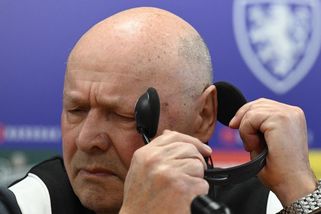 Nezvyklé stěhování fotbalistů v zásadní chvíli. Divné a nešťastné, reagují experti - Sport.cz