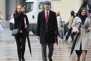 Jednání na Hradě pokračují, Hřib přijel tramvají - Novinky