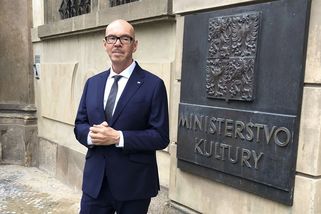 Blíží se konec nezávislých divadel v Česku? Klempíř jim chce zásadně škrtnout finance - Médium.cz