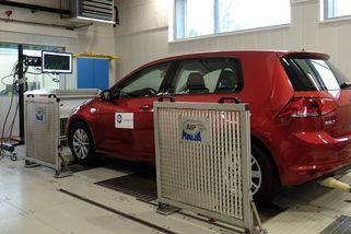 Absurdita STK: Poklice dolů, ale je jedno, že vám to nebrzdí - Garáž.cz