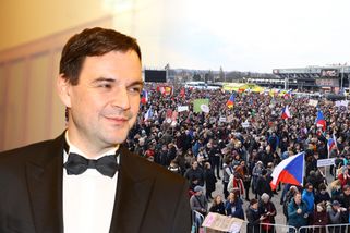 Macinka se vysmál demonstrantům. Protestující označil za hrozbu demokracie, shodil i Svěráka s Trojanem