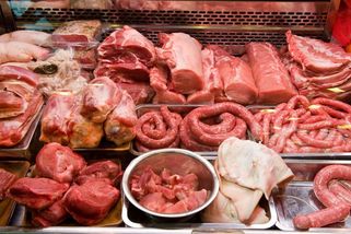 Třetina Čechů nemá na nábytek, mnohým chybí i peníze na maso - Novinky