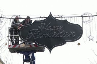 Frankfurt nasvítí ramadán. Signál ve prospěch života muslimů, vysvětlilo vedení města - Novinky