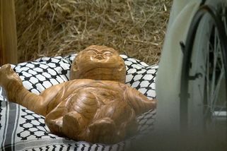 V jesličkách ve Vatikánu ležel Ježíšek na palestinském šátku - Novinky