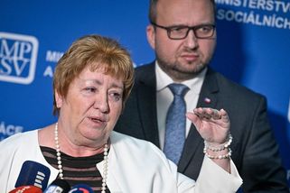 O novou superdávku je třeba zažádat do konce roku. Na majetek příjemců si stát posvítí - Novinky