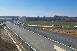 Nový úsek D48 mezi Lešnou a Palačovem se řidičům otevře příští týden