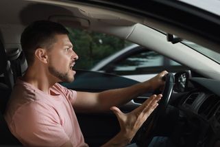 Co byste si měli uvědomit, než začnete nadávat při jízdě za příliš pomalým autem - Novinky
