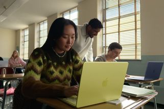 Apple odhalil nejlevnější MacBook své historie. Cílí na studenty a chudší země