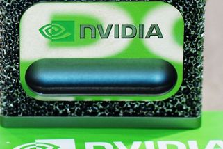 Narazily akcie Nvidie na strop? Ani příslib obřích tržeb s nimi nehnul, přitom jsou relativně výhodné