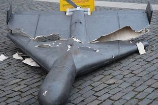 Model sebevražedného dronu Šáhid v Ústí dlouho nevydržel. Rozbili ho během hádky