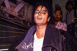 Hon na čarodějnice: Jak média zničila Ivetu Bartošovu a málem pohřbila Michaela Jacksona - Médium.cz