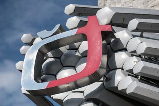 Sněmovna schválila růst poplatku za Českou televizi a Český rozhlas s rozšířením okruhu poplatníků