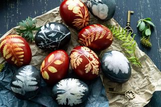 Velikonoční tradice: Kdy barvit vajíčka a proč se peče beránek? A kdy se nemáte mračit? - Proženy.cz