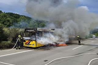 Na D1 na Přerovsku shořel autobus - Novinky