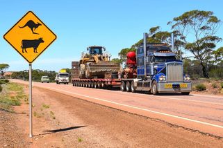 Dovoz kolabuje, zásoby klesají. Austrálie čelí reálnému nedostatku paliv