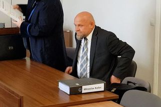 Řidič tahače odmítl vinu za nehodu vězeňského autobusu, při které zemřel dozorce - Novinky