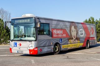 Řidičák na autobus: Zabere nejméně 2 měsíce, samotný ŘP většinou nestačí a musí vám být aspoň 24 let - Garáž.cz