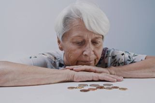 Čeští důchodci si od nového roku opět polepší: Co přinese lednové navyšování důchodů?