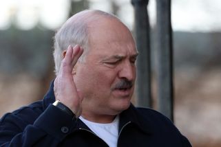 Lukašenko je světu pro smích. Rusko pro něj zfalšovalo narozeninová přání