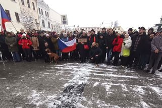 REPORTÁŽ: Havíři Pavla vypískali, teď ho Karviná ctila. Jste ovce, slyšeli demonstrující