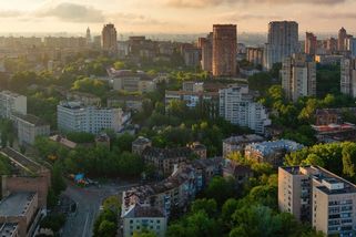 Muž a dítě zahynuli při ruském nočním útoku na Kyjev, další dítě je mezi zraněnými - Novinky