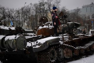 Rusové na Ukrajině rozmístili již 97 procent své armády, tvrdí britský ministr obrany