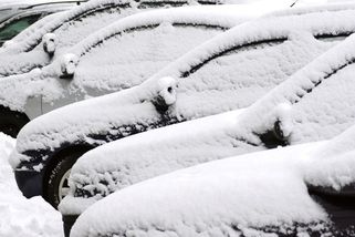 Zahřívání studeného motoru: Na místě na volnoběh, nebo hned vyrazit? Některým motorům může zahřívání na místě škodit - Garáž.cz