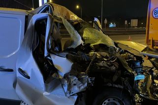 Dodávka na Jižní spojce nabourala čisticí vůz. Řidiče opakovaně resuscitovali - Novinky