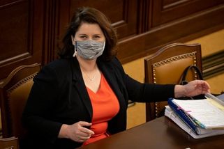 Důchodci můžou slavit. Od ledna si přijdou na nějakou tu korunu navíc - Přehledně 24