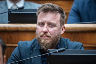 Z pověření Fica zkoumá covid. Koupil si mikroskop a volá po zákazu vakcín - Seznam Zprávy