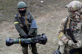 NATO už poslalo na Ukrajinu 17 000 protitankových střel a 2000 stingerů - Novinky
