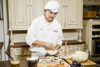 Rohlík za 10 korun je moc. Devět je akorát, počítá pražský pekař - Seznam Zprávy