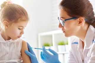 Děti se hádají s rodiči kvůli očkování. Řeší to linky důvěry i právníci - Seznam Zprávy