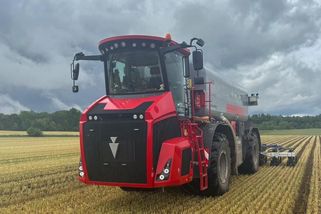 Miliardář Tesař couvá z velkého zemědělského podniku, který chtěl ovládnout - Seznam Zprávy