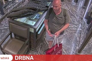 Zloděj ukradl kreditku a šel na nákupy do Pařížské. Pořídil věci za tři sta tisíc