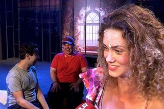 Zveřejnila fotku v plavkách s bříškem a dočkala se drsných hejtů. Zvládám to špatně, přiznala zpěvačka - Super.cz